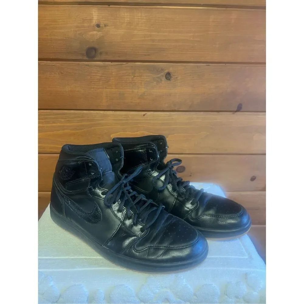 Nike Jordan 1 Retro Black Gum Sz 10 555088-020